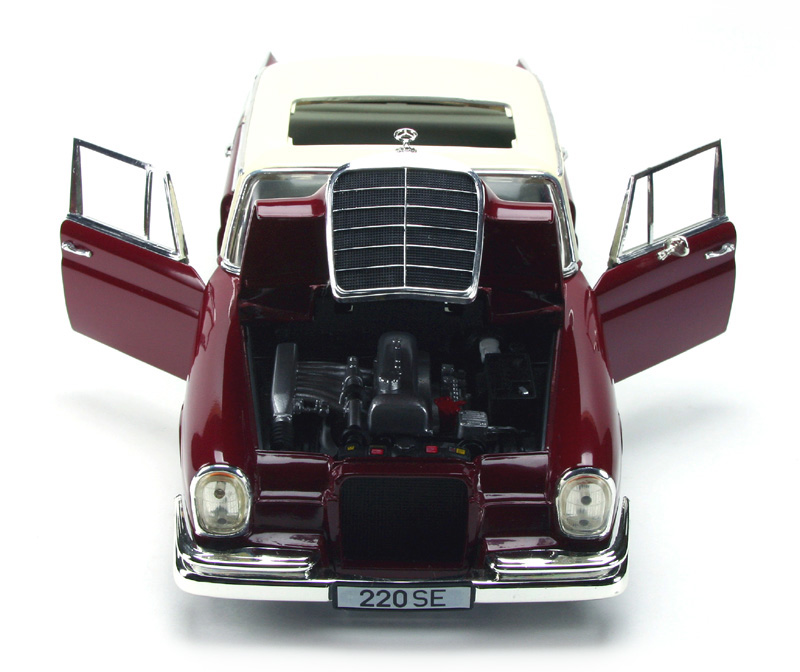 Loft Studio ホビー・模型の写真 1/18 Mercedes Benz 220SE-Revell